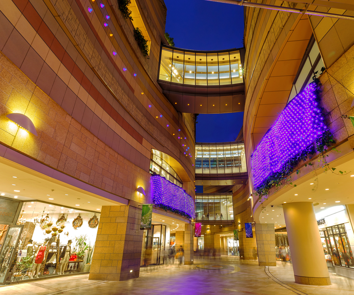 Giải pháp chiếu sáng trung tâm thương mại | An Phước Facade